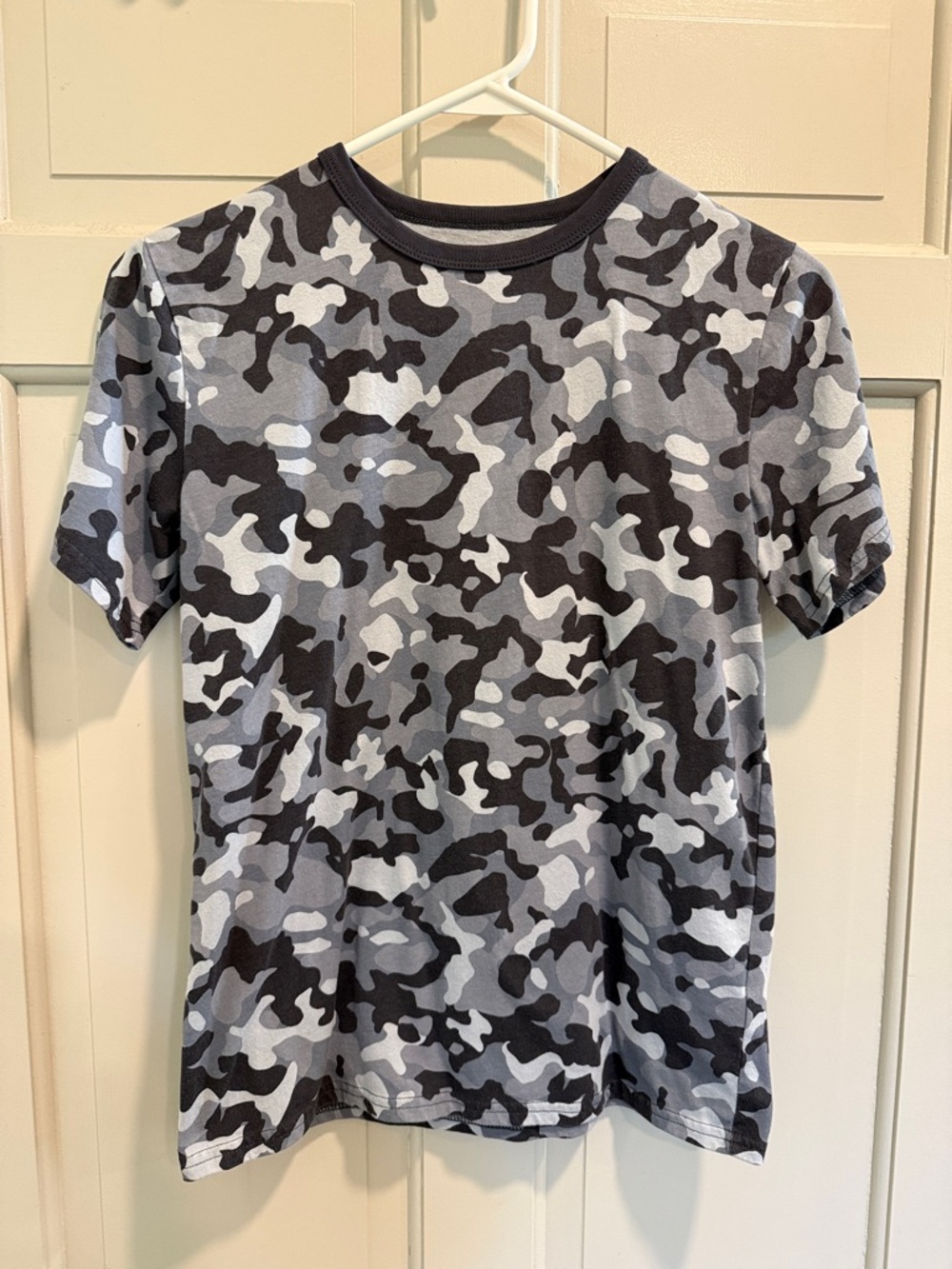 Children's Place Gray/Black Camo Tee Size L (10/12)